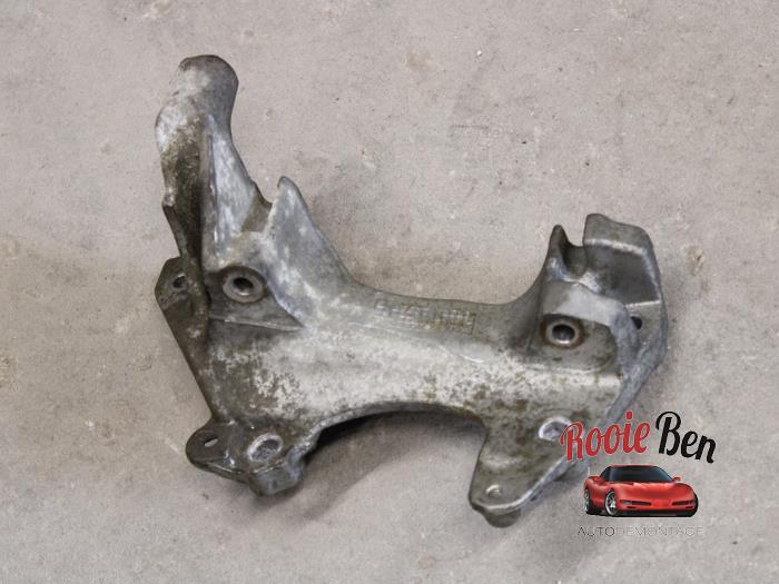Used Engine mount Renault Captur I (2R) 1.2 TCE 16V EDC Price € 25,00 Margin scheme offered by Rooie Ben autodemontage