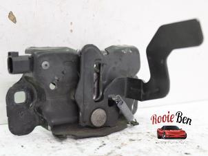 Used Bonnet lock mechanism Dodge 1500 Crew Cab (DS/DJ/D2) 5.7 Hemi V8 4x4 Price on request offered by Rooie Ben autodemontage