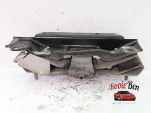 Usados Soporte de caja de cambios Dodge 1500 Crew Cab (DS) 5.7 Hemi V8 4x4 Precio de solicitud ofrecido por Rooie Ben autodemontage