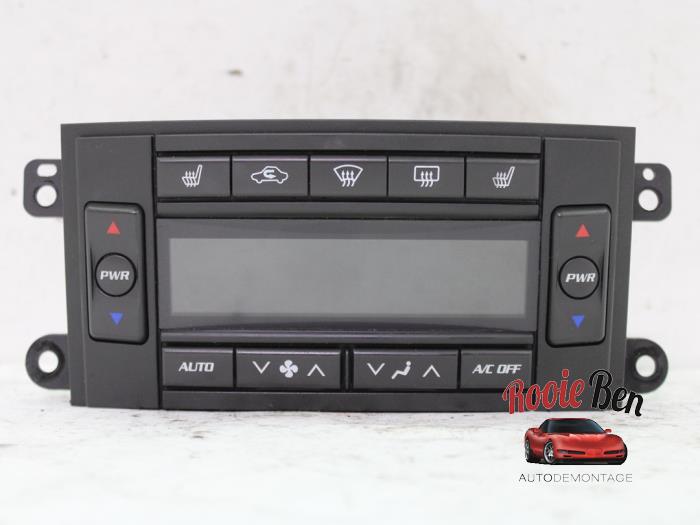Panel de control de calefacción de un Cadillac SRX 4.6 V8 32V AWD 2005
