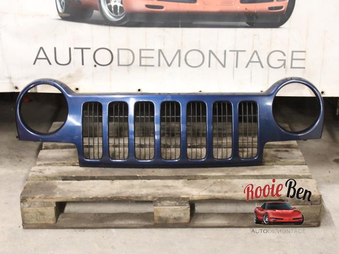 Używane Grill Jeep Cherokee/Liberty (KJ) 3.7 V6 24V Cena € 150,00 Procedura marży oferowane przez Rooie Ben autodemontage