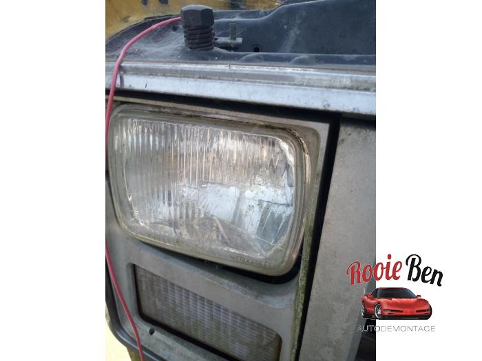 Używane Reflektor prawy GMC Sierra Cena na żądanie oferowane przez Rooie Ben autodemontage