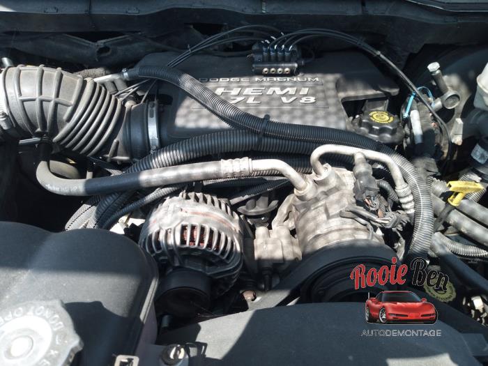 Engine from a Dodge Ram 3500 Standard Cab (DR/DH/D1/DC/DM) 5.7 V8 Hemi 1500 4x2 2003