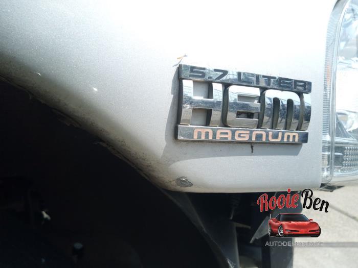 Protector derecha delante de un Dodge Ram 3500 Standard Cab (DR/DH/D1/DC/DM) 5.7 V8 Hemi 1500 4x2 2003