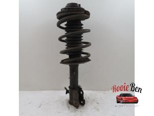 Used Front shock absorber rod, left Chrysler PT Cruiser 2.0 16V Price on request offered by Rooie Ben autodemontage