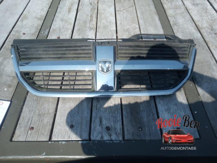 Używane Grill Dodge Journey 2.4 16V Eco+ Cena € 75,00 Procedura marży oferowane przez Rooie Ben autodemontage