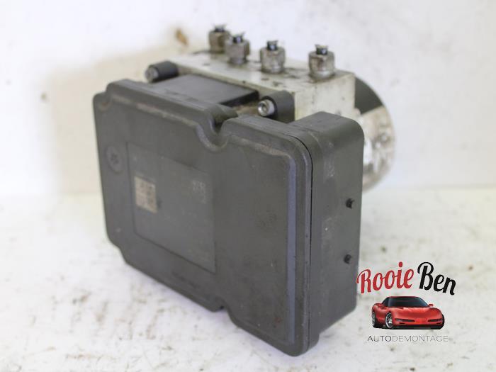 Usagé Pompe ABS Chrysler PT Cruiser Cabrio 2.4 16V Prix € 100,00 Règlement à la marge proposé par Rooie Ben autodemontage