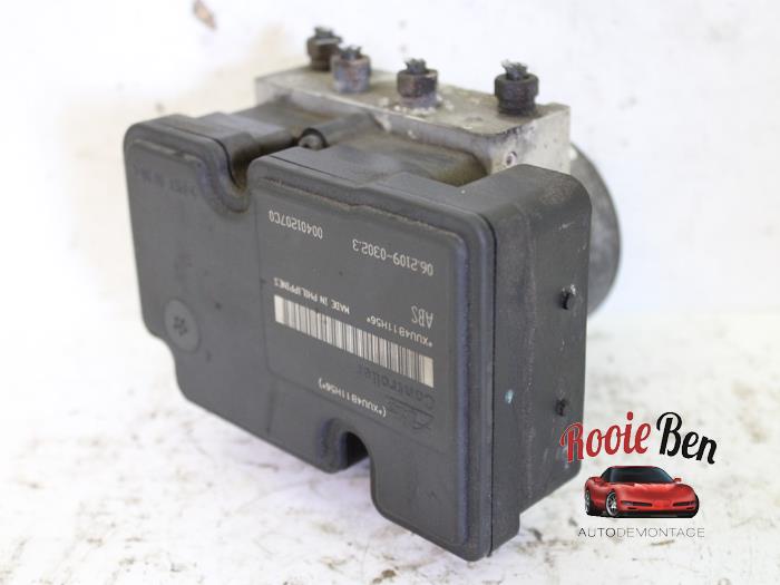 Usagé Pompe ABS Mitsubishi Grandis (NA) 2.4 16V MIVEC Prix € 50,00 Règlement à la marge proposé par Rooie Ben autodemontage