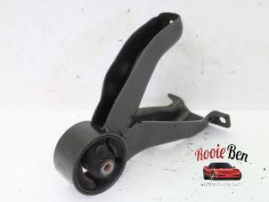 Engine mount from a Jeep Compass I (MK49) 2.4 16V 4x4 2009