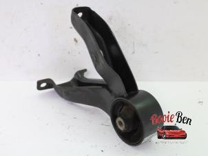 Engine mount from a Jeep Compass I (MK49) 2.4 16V 4x4 2009