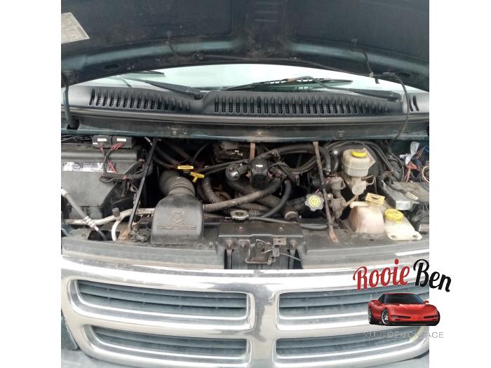 Engine from a Dodge Ram 3500 (BR/BE) 5.9 1500 4x2 2003