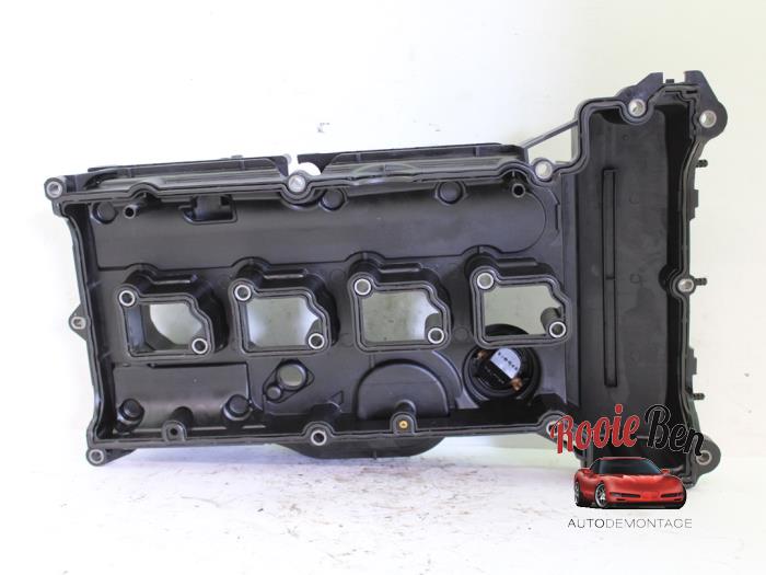 Rocker cover from a Mercedes-Benz C (W204) 1.8 C-180K 16V 2008