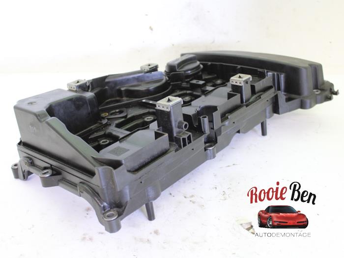 Rocker cover from a Mercedes-Benz C (W204) 1.8 C-180K 16V 2008