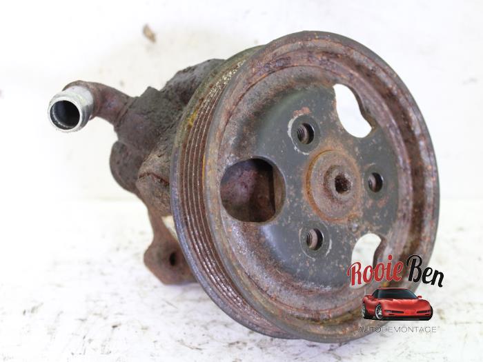 Power steering pump from a Ford (USA) Explorer (U152) 4.0 V6 4x4 2002