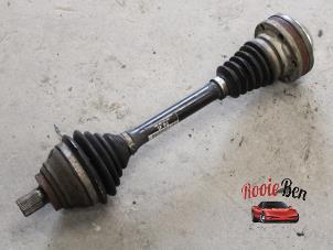 Used Front drive shaft, left Volkswagen Touran (1T3) 1.4 16V TSI EcoFuel Price on request offered by Rooie Ben autodemontage