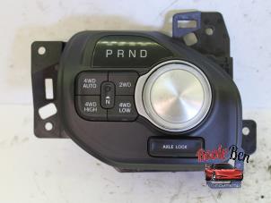 Usados Interruptor 2WD/4WD Dodge 1500 Crew Cab (DS/DJ/D2) 5.7 Hemi V8 4x4 Precio de solicitud ofrecido por Rooie Ben autodemontage