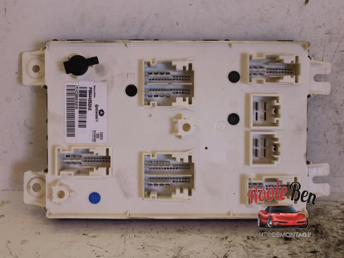Używane Modul Comfort Dodge 1500 Crew Cab (DS) 5.7 Hemi V8 4x4 Cena na żądanie oferowane przez Rooie Ben autodemontage