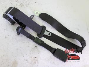 Used Rear seatbelt, centre Dodge 1500 Crew Cab (DS/DJ/D2) 5.7 Hemi V8 4x4 Price on request offered by Rooie Ben autodemontage