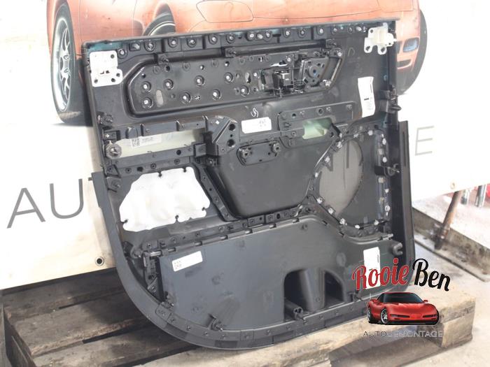 Tapizado de puerta de 4 puertas derecha delante de un RAM 1500 Crew Cab (DS/DJ/D2) 5.7 Hemi V8 4x4 2020