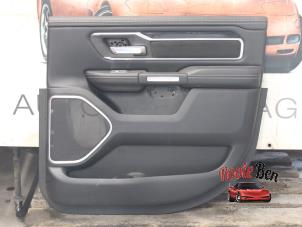 Usados Tapizado de puerta de 4 puertas derecha delante Dodge 1500 Crew Cab (DS/DJ/D2) 5.7 Hemi V8 4x4 Precio de solicitud ofrecido por Rooie Ben autodemontage