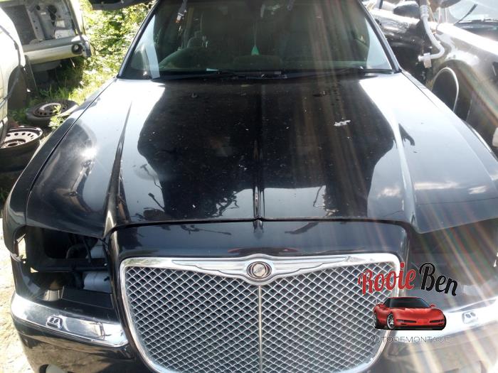 Używane Maska Chrysler 300 C Touring 3.0 CRD 24V Cena € 150,00 Procedura marży oferowane przez Rooie Ben autodemontage