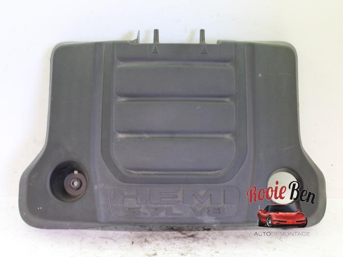 Engine cover from a RAM 1500 Crew Cab (DS/DJ/D2) 5.7 Hemi V8 4x4 2020