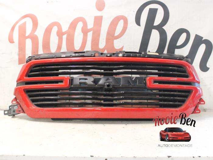 Używane Grill Dodge 1500 Crew Cab (DS) 5.7 Hemi V8 4x4 Cena na żądanie oferowane przez Rooie Ben autodemontage