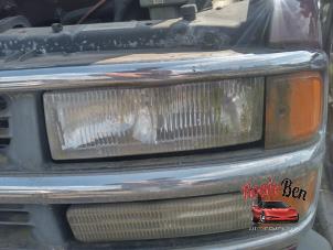 Używane Reflektor lewy Chevrolet Chevy/Sportsvan G20 6.5 V8 Turbo Diesel Cena na żądanie oferowane przez Rooie Ben autodemontage