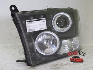 Używane Reflektor lewy Dodge 1500 Standard Cab (DS/DJ/D2) 5.7 Hemi V8 Cena na żądanie oferowane przez Rooie Ben autodemontage