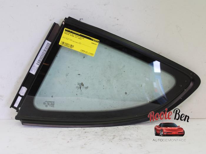 Usados Ventanilla triangular izquierda detrás Porsche 718 Cayman (982) 4.0 GT4 Precio de solicitud ofrecido por Rooie Ben autodemontage