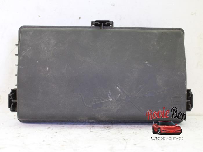 Begagnade Säkringsbox Chevrolet Orlando (YYM/YYW) 1.8 16V VVT Bifuel Pris € 100,00 Marginaltabell erbjuds av Rooie Ben autodemontage