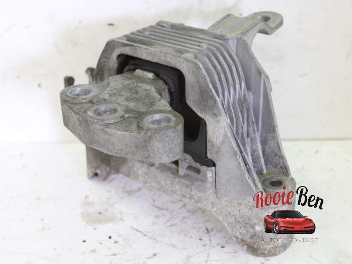 Used Engine mount Chevrolet Orlando (YYM/YYW) 1.8 16V VVT Bifuel Price € 20,00 Margin scheme offered by Rooie Ben autodemontage