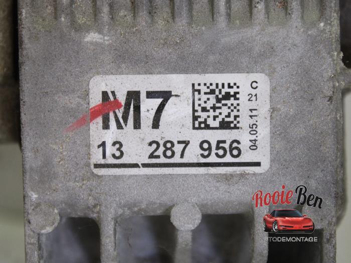 Engine mount from a Daewoo Orlando (YYM/YYW) 1.8 16V VVT Bifuel 2011