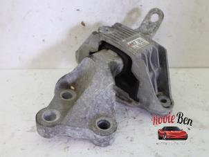 Engine mount from a Daewoo Orlando (YYM/YYW) 1.8 16V VVT Bifuel 2011