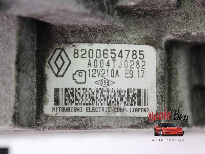 Dynamo från en Renault Laguna III Estate (KT) 2.0 dCi 16V 150 2010