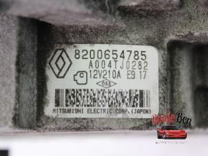 Dynamo från en Renault Laguna III Estate (KT) 2.0 dCi 16V 150 2010
