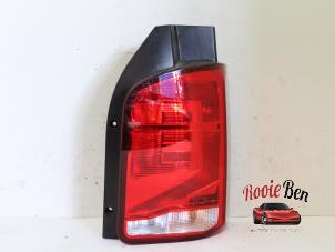 Używane Tylne swiatlo pozycyjne prawe Volkswagen Transporter T6 2.0 TDI 150 Cena na żądanie oferowane przez Rooie Ben autodemontage