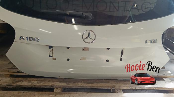 Hayon arrière d'un Mercedes-Benz A (W176) 1.5 A-180 CDI, A-180d 16V 2014