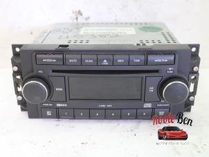 Używane Radioodtwarzacz CD Dodge Ram 3500 Standard Cab (DR/DH/D1/DC/DM) 5.7 V8 Hemi 1500 4x4 Cena na żądanie oferowane przez Rooie Ben autodemontage