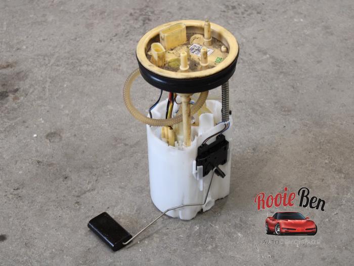 Electric fuel pump from a Volkswagen Transporter T6 2.0 TDI 150 2022