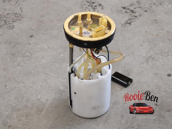 Electric fuel pump from a Volkswagen Transporter T6 2.0 TDI 150 2022