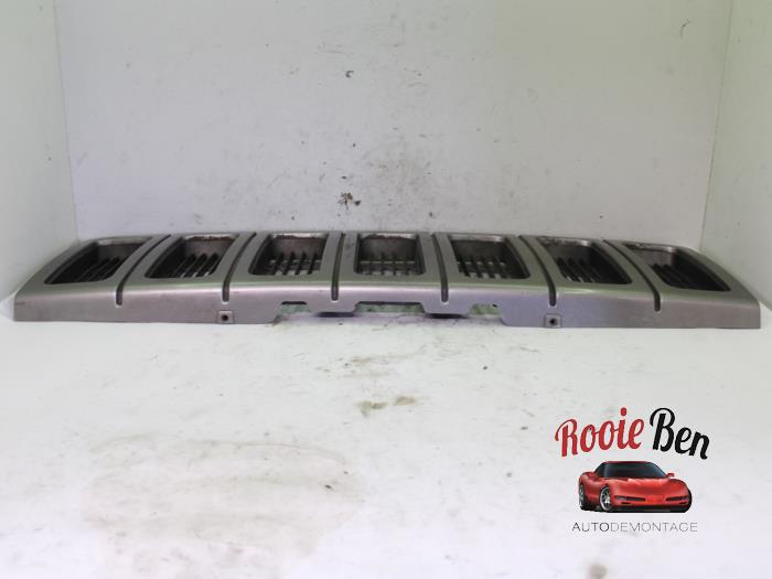 Grille from a Jeep Grand Cherokee (ZJ) 4.0i 1997