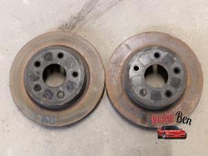 Used Front brake disc Dodge 1500 Standard Cab (DS/DJ/D2) 5.7 Hemi V8 Price on request offered by Rooie Ben autodemontage