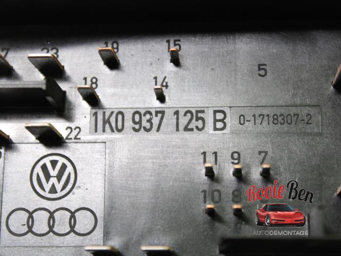 Boîte à fusibles d'un Volkswagen Scirocco (137/13AD) 2.0 TSI 16V 2009