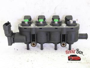 Used Fuel injector nozzle Opel Corsa D 1.2 16V ecoFLEX Bi-Fuel Price on request offered by Rooie Ben autodemontage