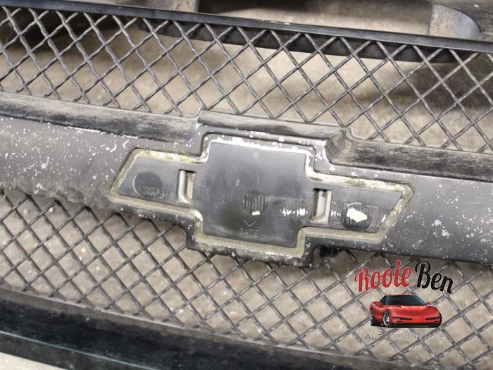 Grille from a Chevrolet Avalanche 5.3 1500 V8 4x4 2003