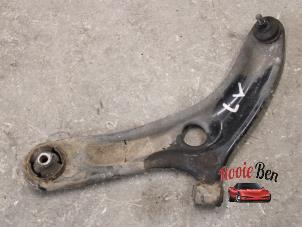 Used Front wishbone, left Hyundai i20 1.2i 16V Price on request offered by Rooie Ben autodemontage