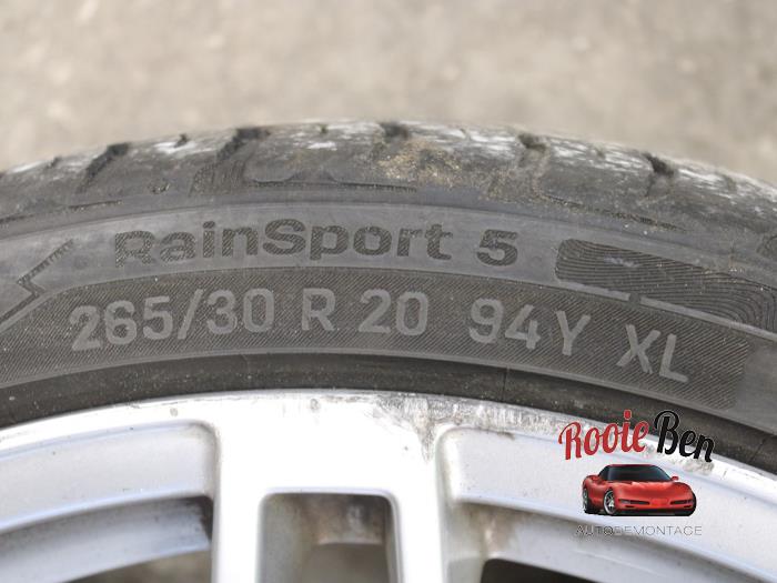 Wheel + tyre from a Audi A5 Cabrio (8F7) 3.0 TDI V6 24V Quattro 2014