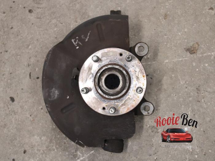 Knuckle, front right from a Kia Sportage (SL) 2.0 CRDi HP 16V VGT 4x4 2013