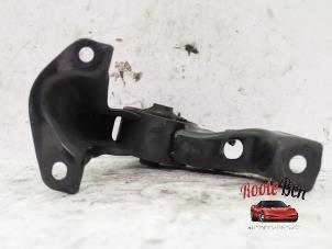 Engine mount from a Dodge Caliber 1.8 16V 2007
